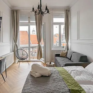  דירה Pedestrian Apartment, The Location