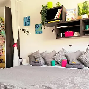 Viva - Cosy Flat In - Free Parking Apartman