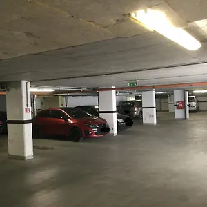 Adam's And Free Parking Apartment