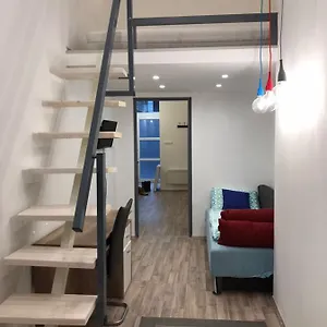 The Whistling Rabbi Apartman